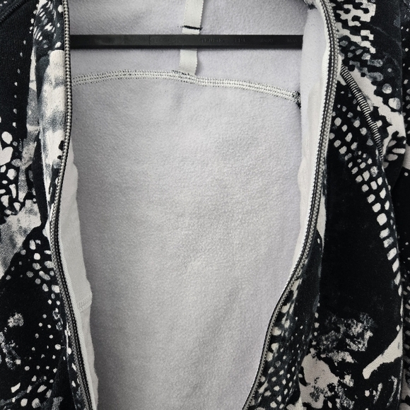 Lululemon Black and White Patterned Hoodie - Picture 6 of 6